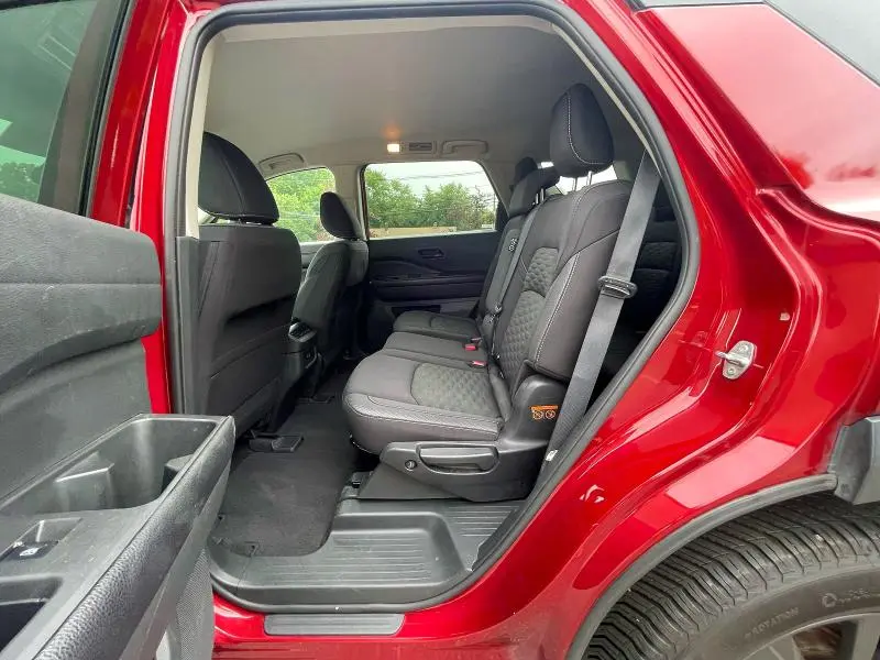 2023 NISSAN PATHFINDER SV  