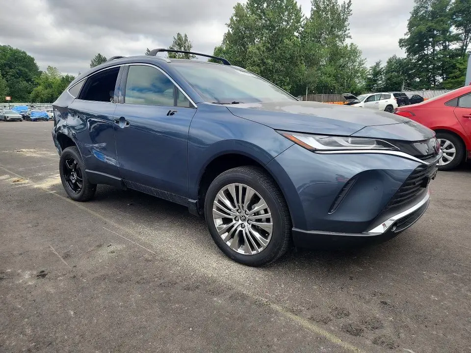 2022 TOYOTA VENZA XLE  