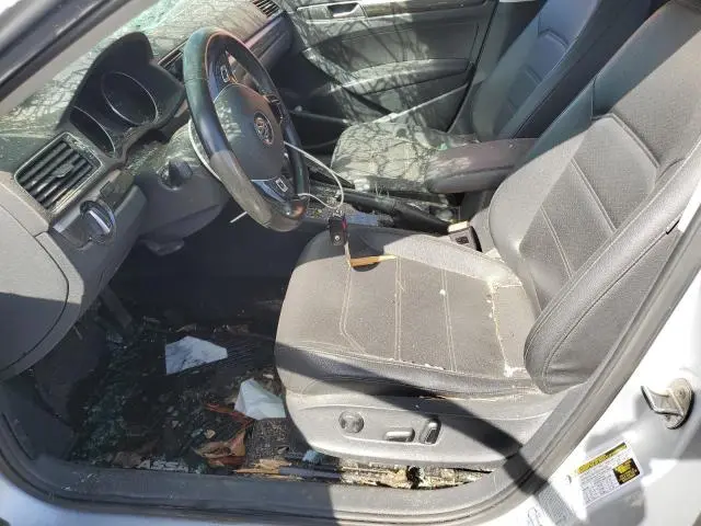 2016 VOLKSWAGEN PASSAT SE  