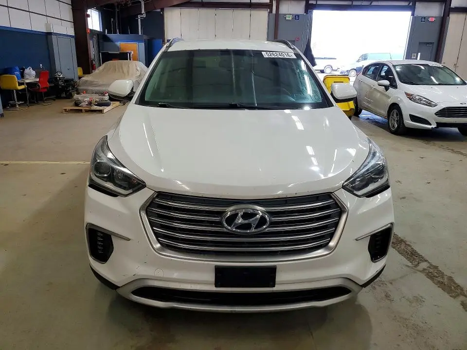 2017 HYUNDAI SANTA FE SE  