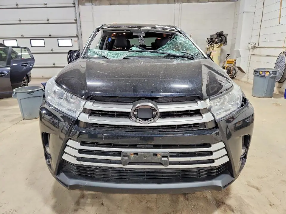 2017 TOYOTA HIGHLANDER XLE  