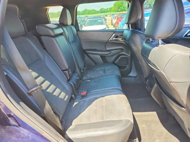 2022 MITSUBISHI OUTLANDER SE  