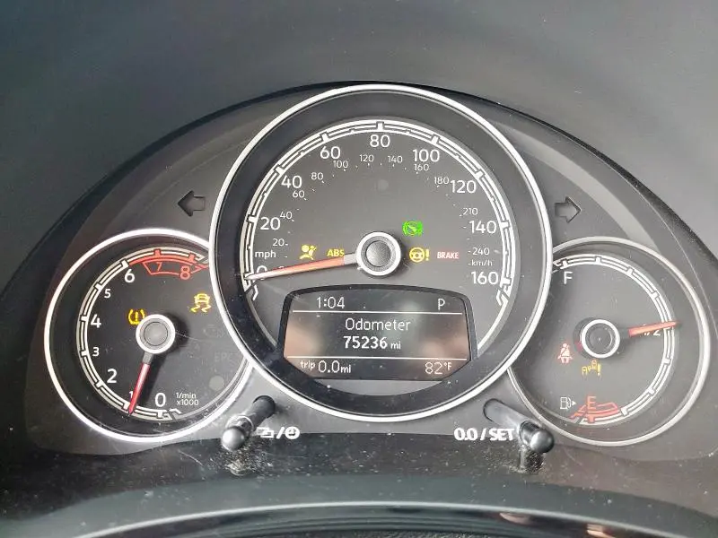 2019 VOLKSWAGEN BEETLE S  