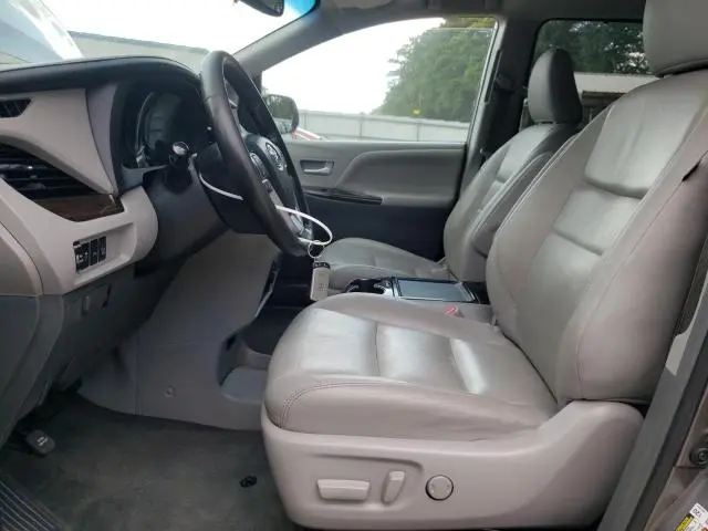 2016 TOYOTA SIENNA XLE  