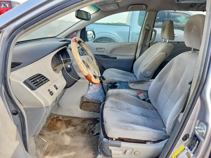 2012 TOYOTA SIENNA LE  
