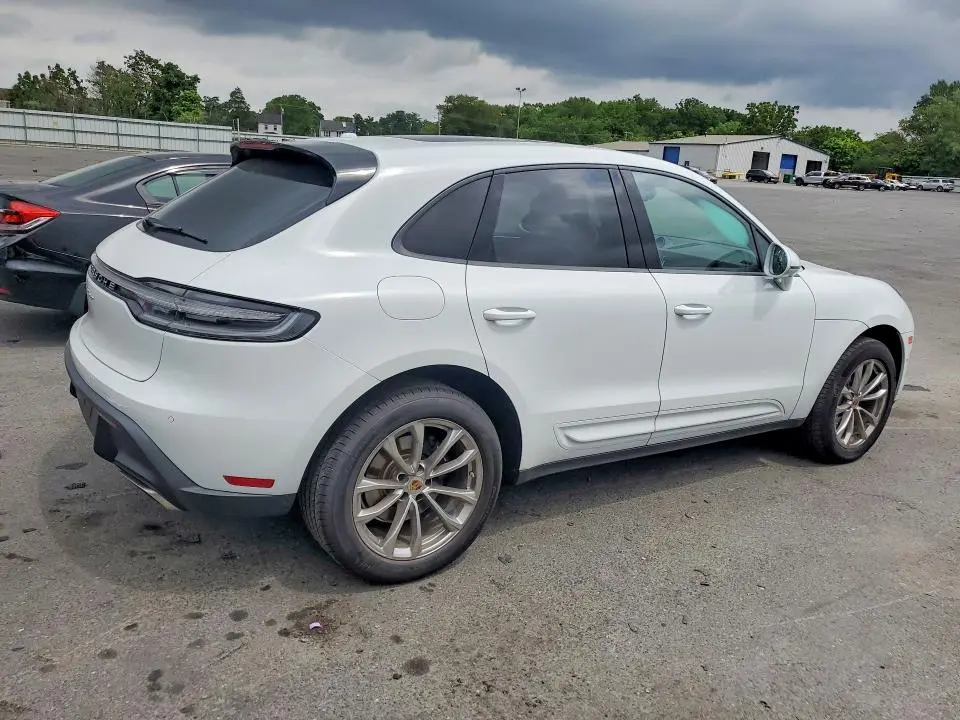 2023 PORSCHE MACAN BASE  