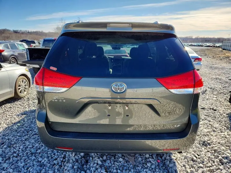 2012 TOYOTA SIENNA LE  