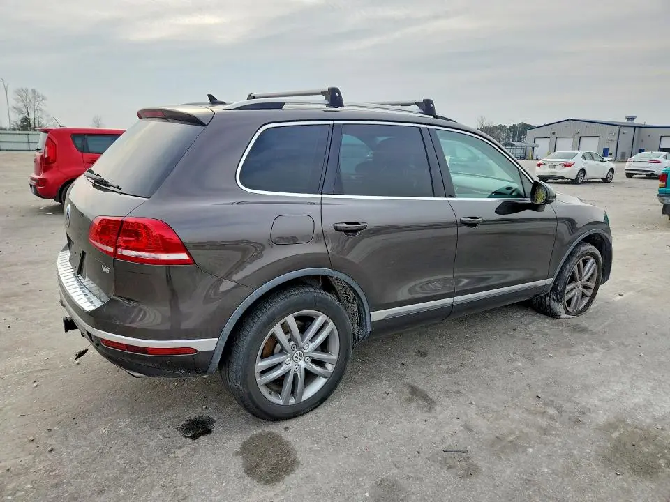 2015 VOLKSWAGEN TOUAREG V6  