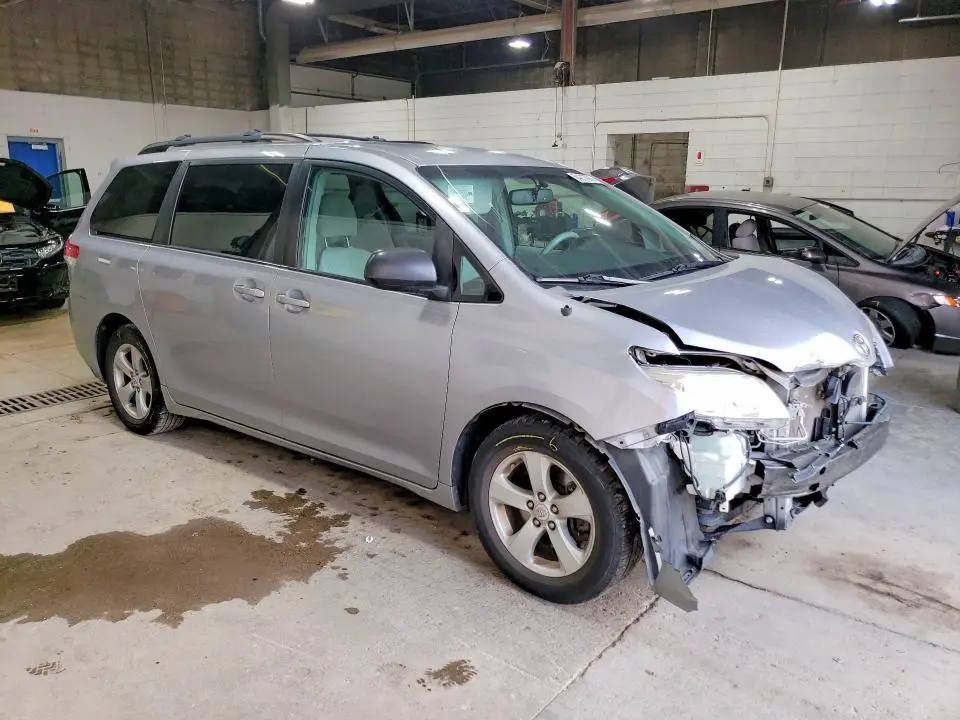 2012 TOYOTA SIENNA LE  