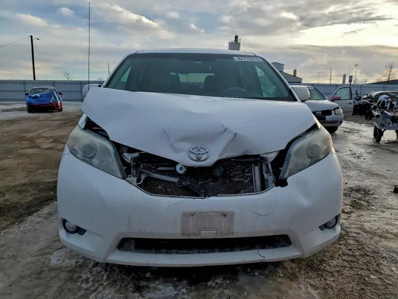 2013 TOYOTA SIENNA XLE  