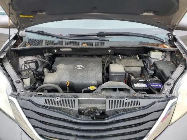 2011 TOYOTA SIENNA LE  