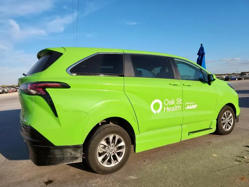 2024 TOYOTA SIENNA LE  