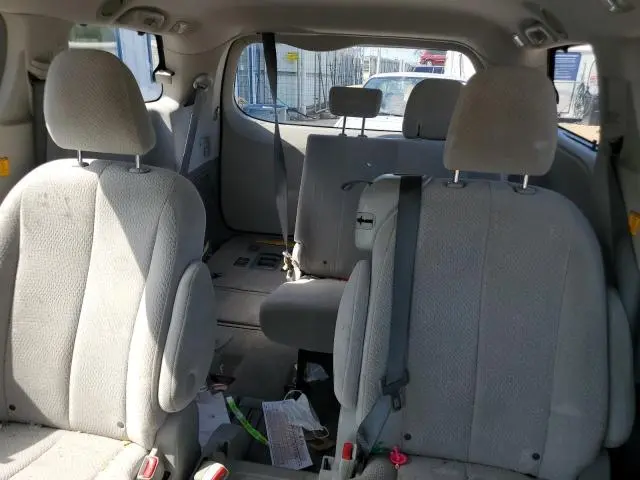 2013 TOYOTA SIENNA LE  