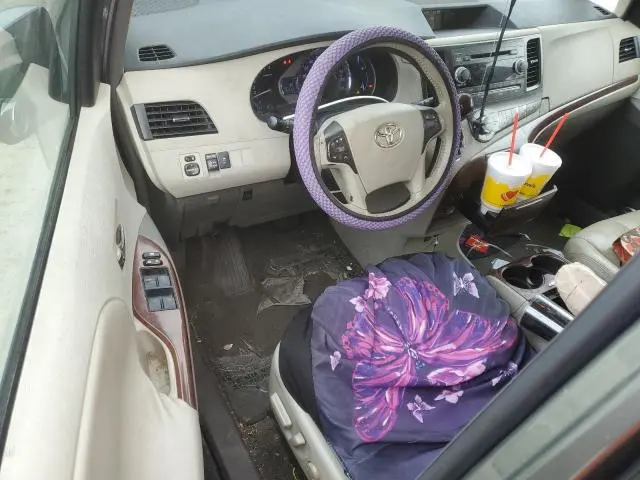 2011 TOYOTA SIENNA XLE  