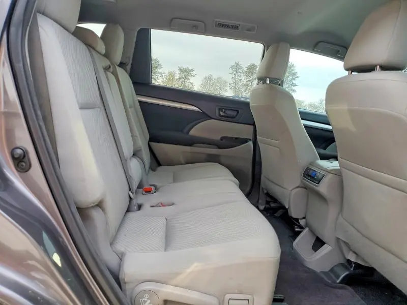 2015 TOYOTA HIGHLANDER LE  