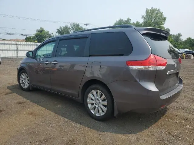 2014 TOYOTA SIENNA XLE  