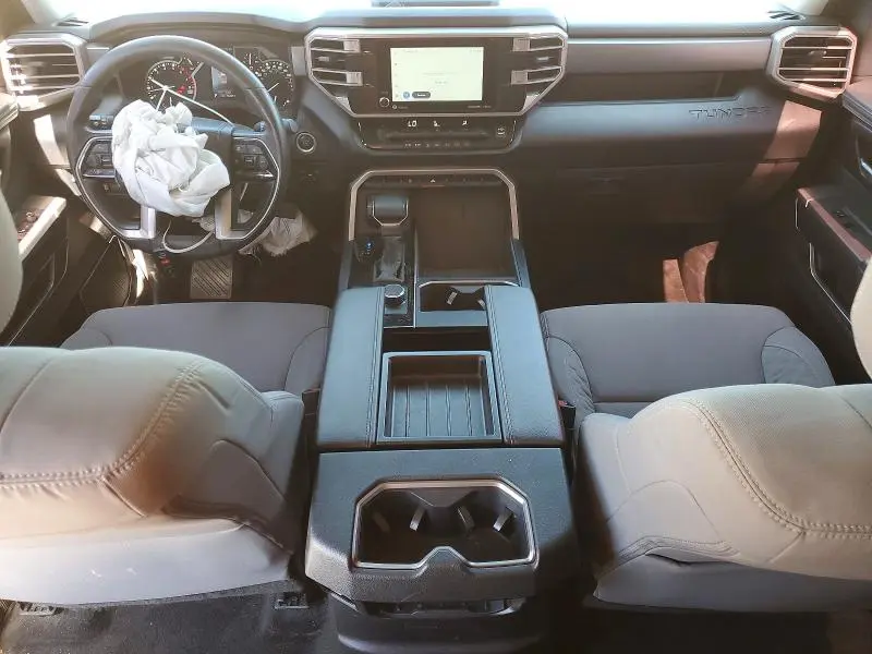 2022 TOYOTA TUNDRA SR5  