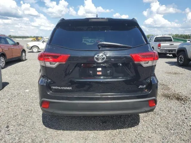 2019 TOYOTA HIGHLANDER SE  