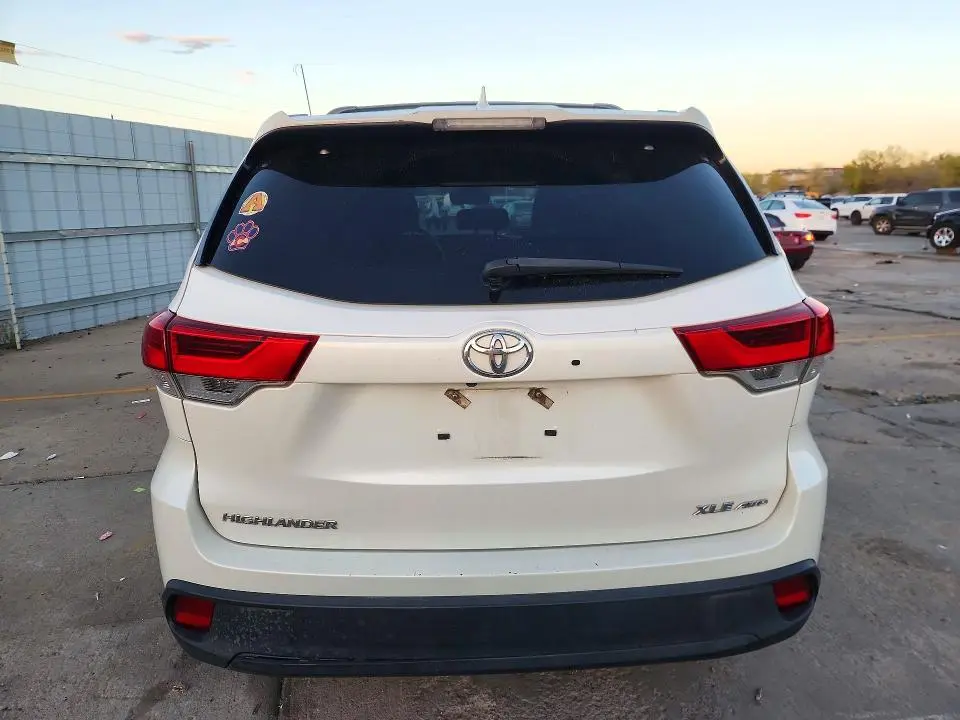 2018 TOYOTA HIGHLANDER XLE  