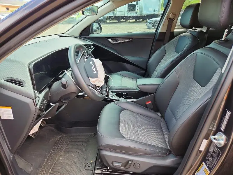 2023 KIA NIRO EX  