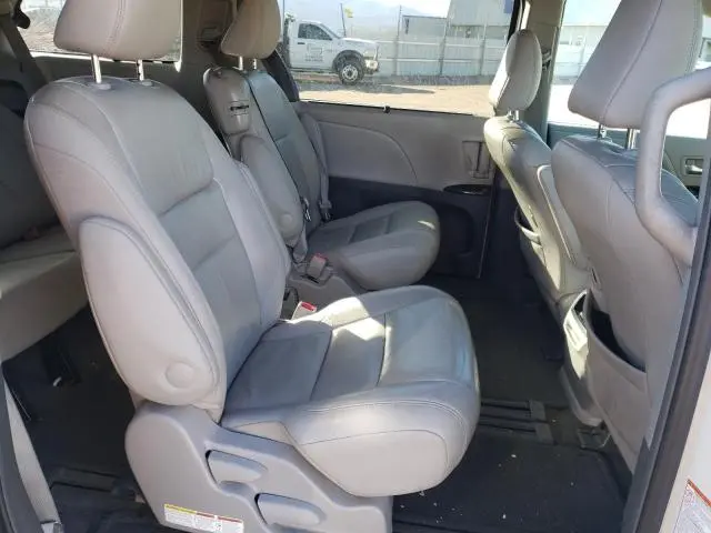 2015 TOYOTA SIENNA XLE  