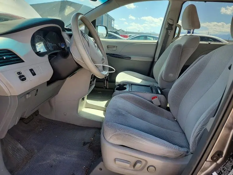 2011 TOYOTA SIENNA LE  