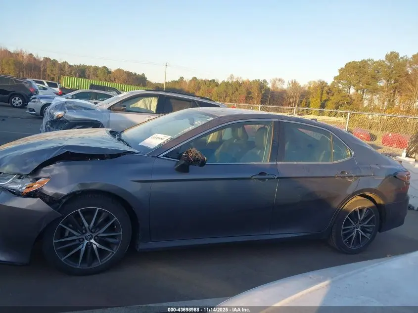 2023 TOYOTA CAMRY XLE