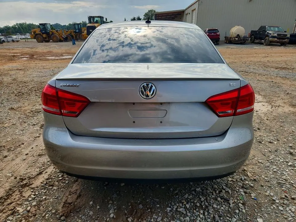 2013 VOLKSWAGEN PASSAT SE  