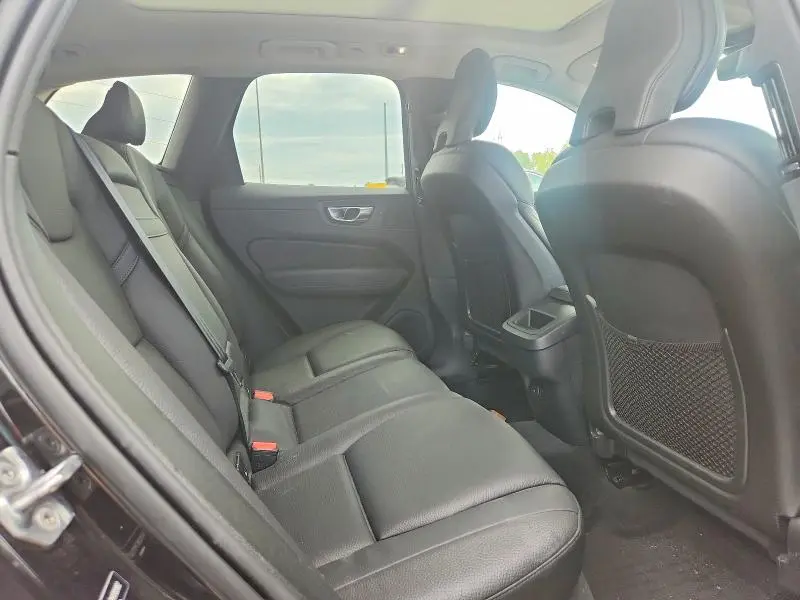 2021 VOLVO XC60 T5 MOMENTUM  