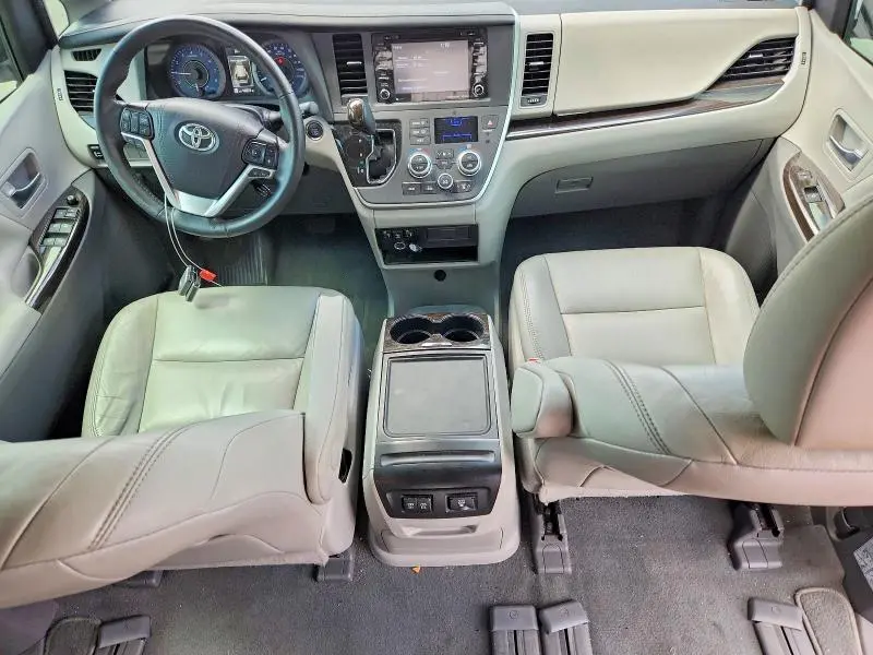 2020 TOYOTA SIENNA XLE 8-PASSENGER  