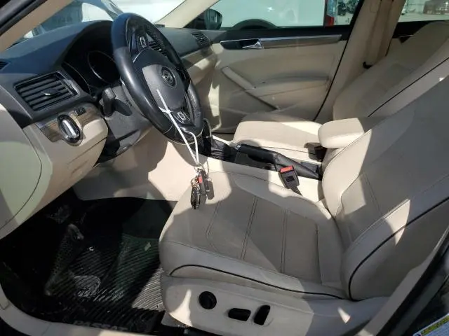 2017 VOLKSWAGEN PASSAT SE