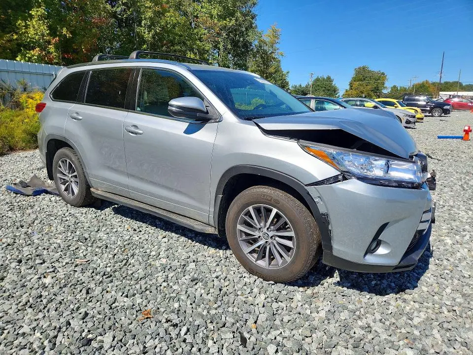 2017 TOYOTA HIGHLANDER XLE  