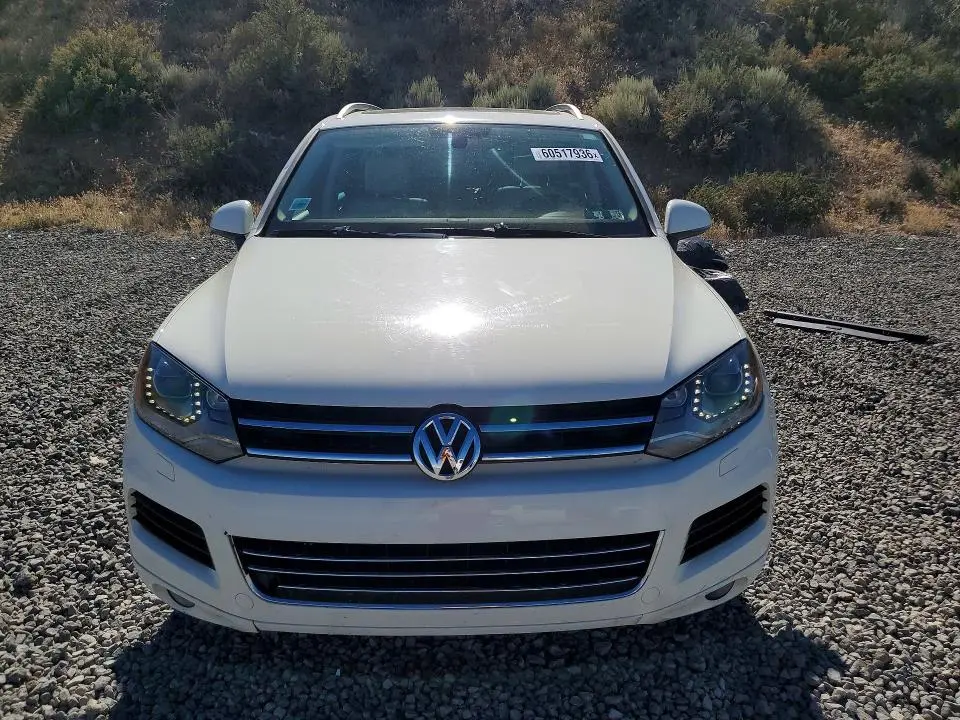 2011 VOLKSWAGEN TOUAREG V6  