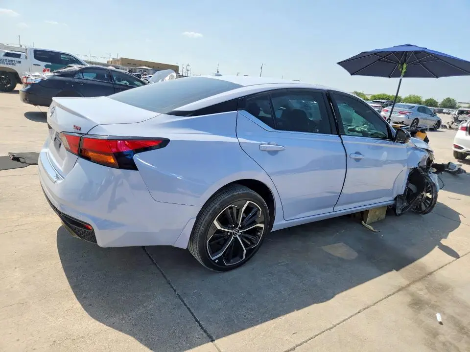 2023 NISSAN ALTIMA SR  