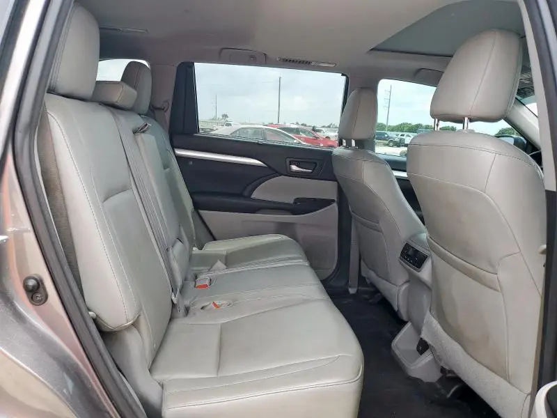 2015 TOYOTA HIGHLANDER XLE  