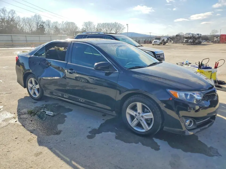 2013 TOYOTA CAMRY SE  