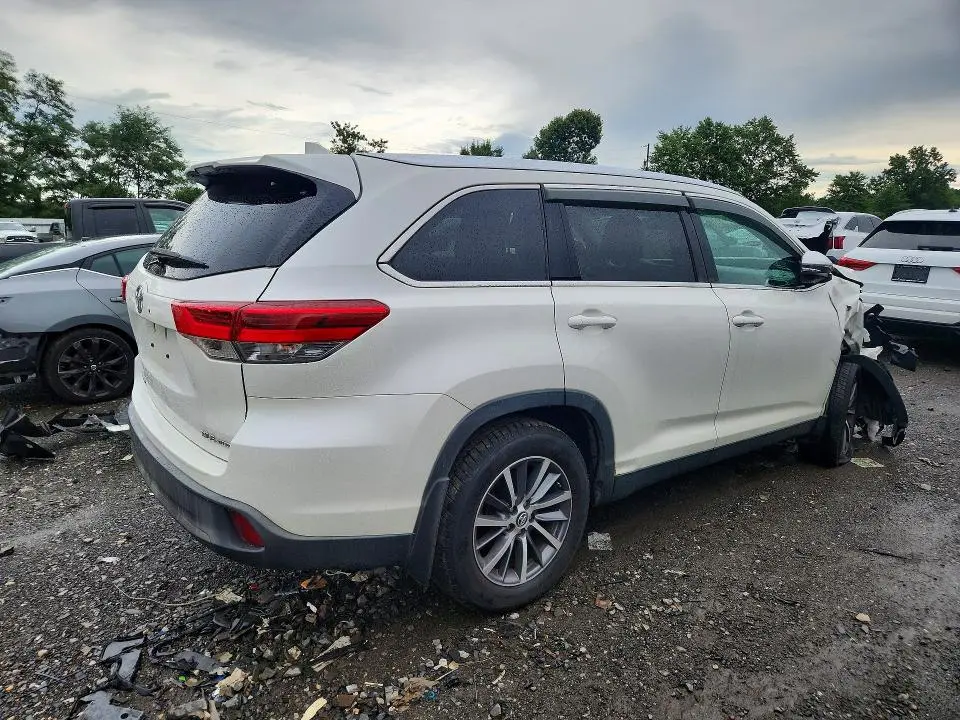 2019 TOYOTA HIGHLANDER XLE  