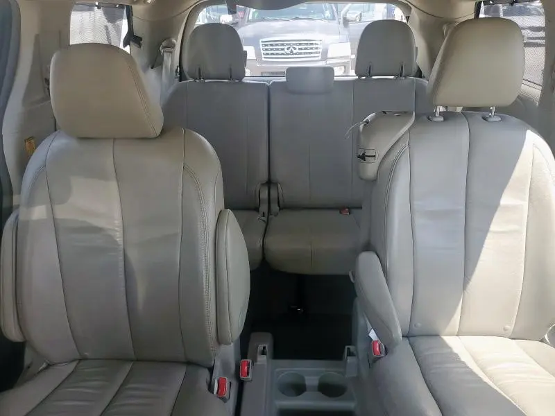 2011 TOYOTA SIENNA XLE  