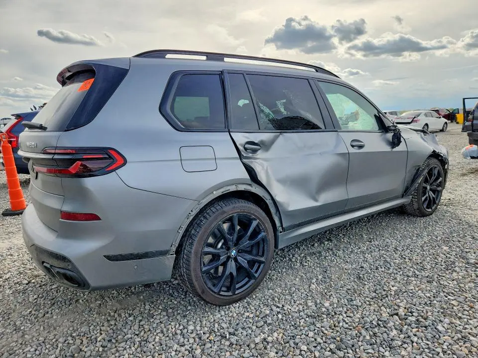 2025 BMW X7 M60I  