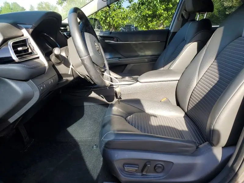 2018 TOYOTA CAMRY SE  