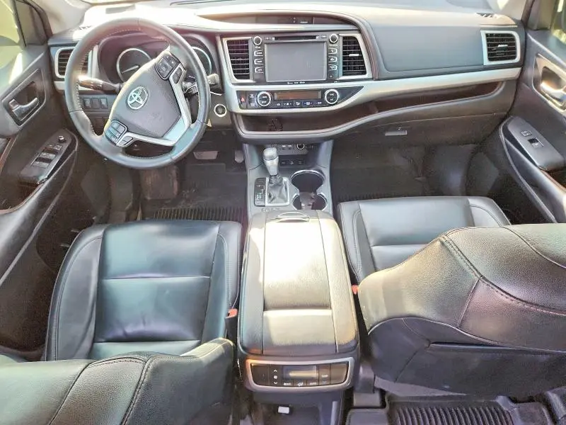 2019 TOYOTA HIGHLANDER XLE  