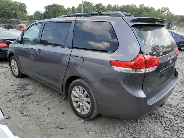 2011 TOYOTA SIENNA LE