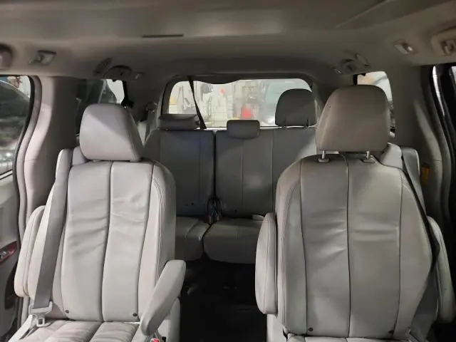 2014 TOYOTA SIENNA XLE  