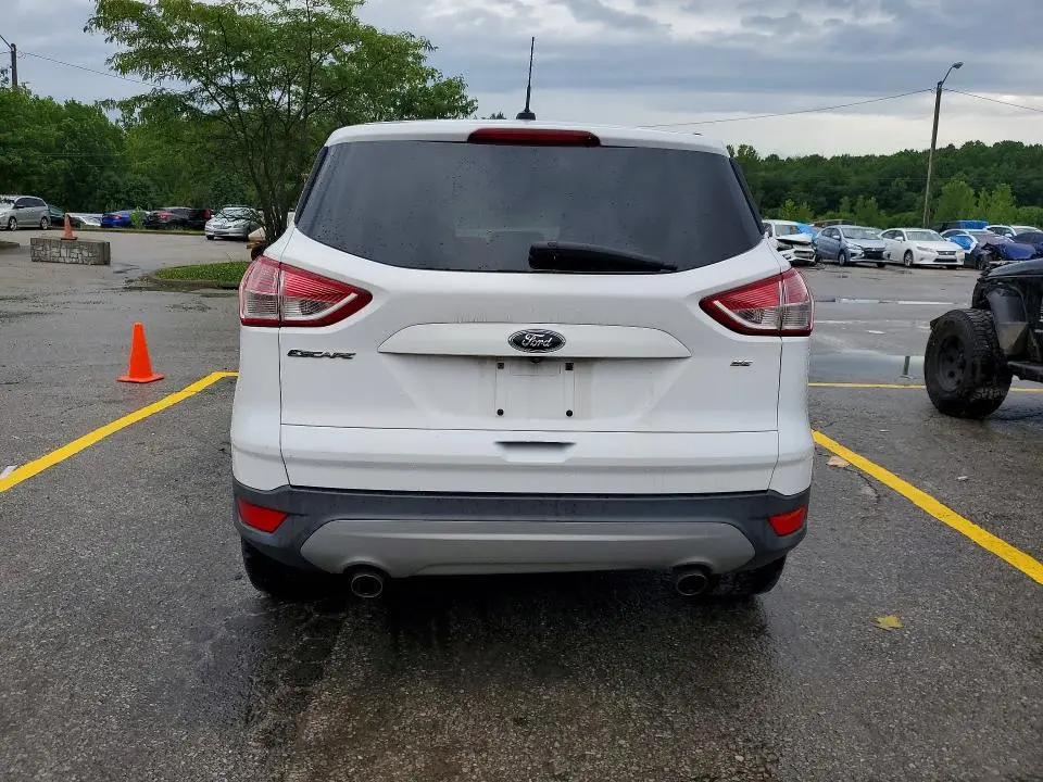 2016 FORD ESCAPE SE  