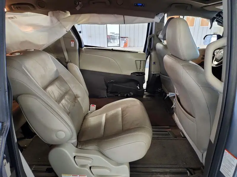 2015 TOYOTA SIENNA XLE 8-PASSENGER  