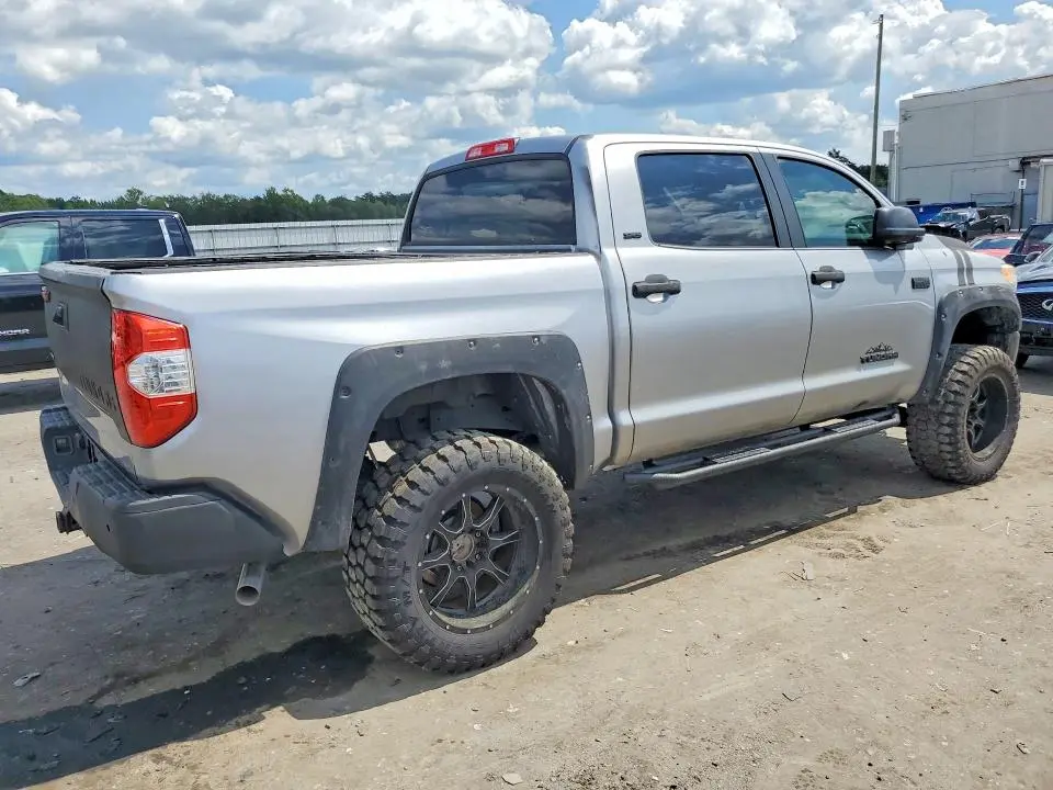 2017 TOYOTA TUNDRA SR5  