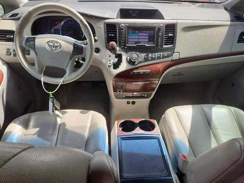 2014 TOYOTA SIENNA XLE 8-PASSENGER  
