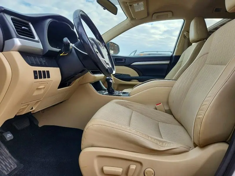 2015 TOYOTA HIGHLANDER LE  