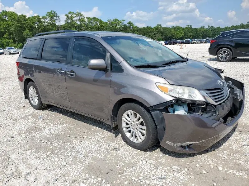 2015 TOYOTA SIENNA XLE  