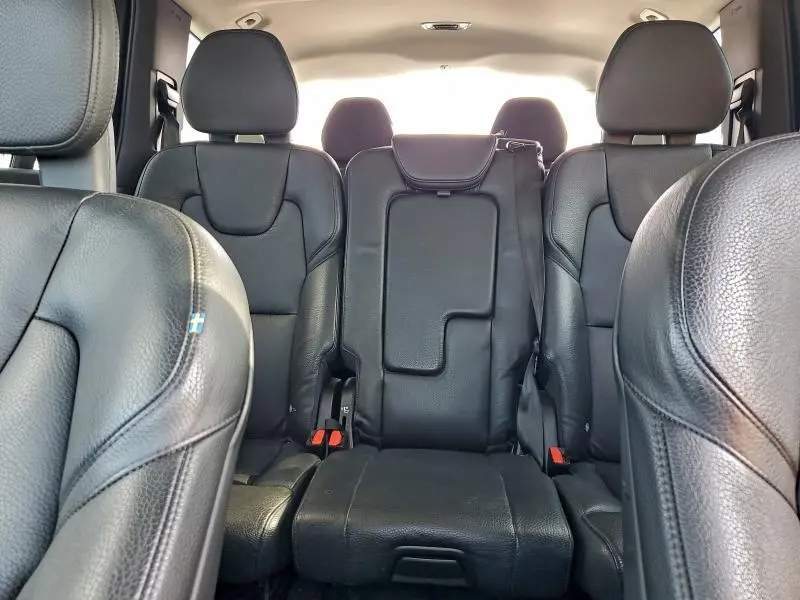 2021 VOLVO XC90 T6 MOMENTUM  